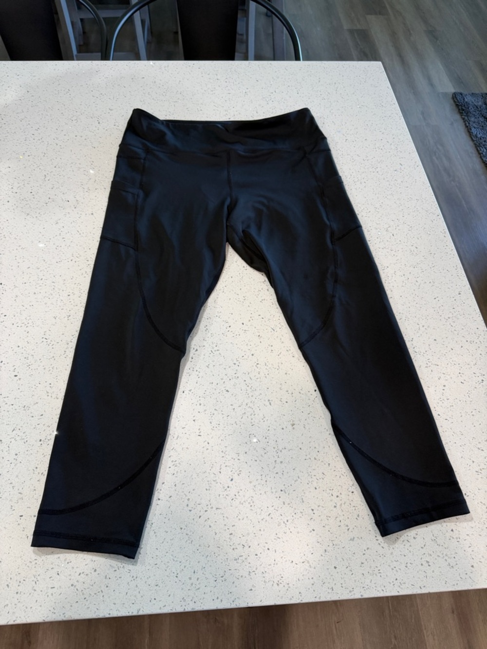 Women's Black Capri Leggings with Side Pocket